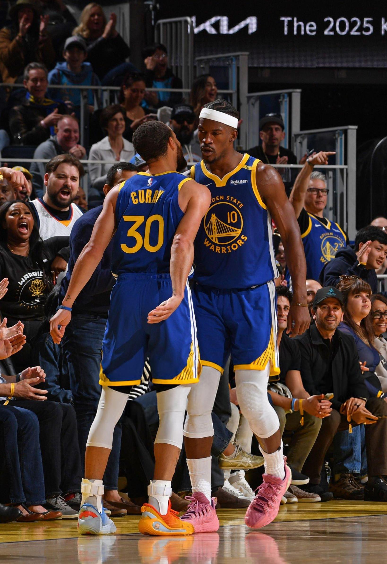 关于勇士队主控库里再砍分大胜国王队的信息