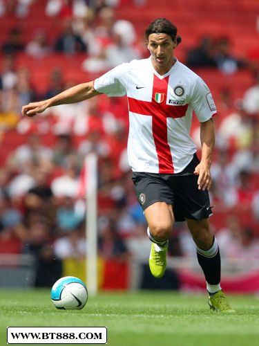 九游体育入口-伊布拉希莫维奇制胜一击，实现完美胜利