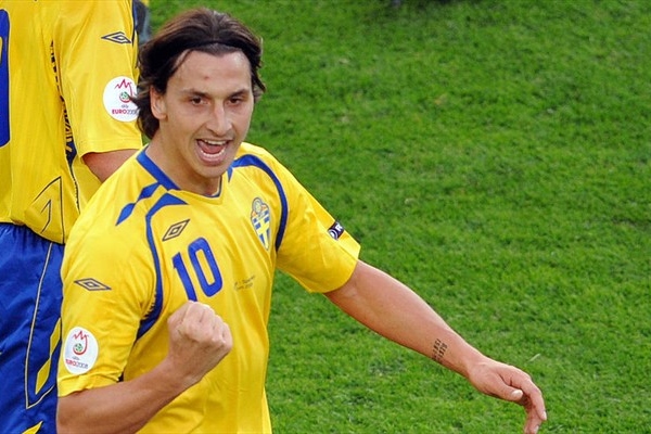 伊布拉希莫维奇制胜一击，实现完美胜利