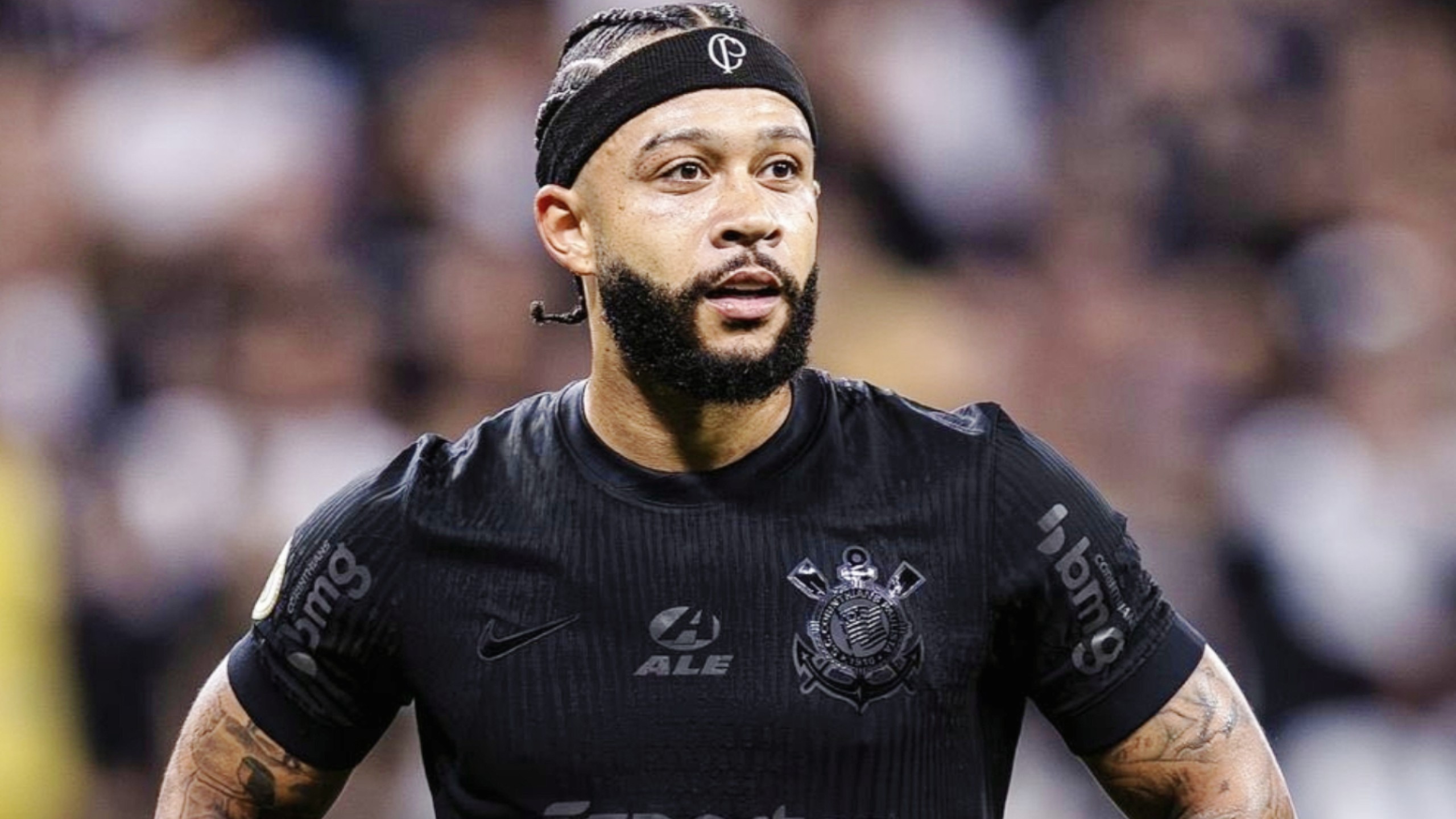 包含荷兰艰难晋级，德佩梅开二度救主的词条