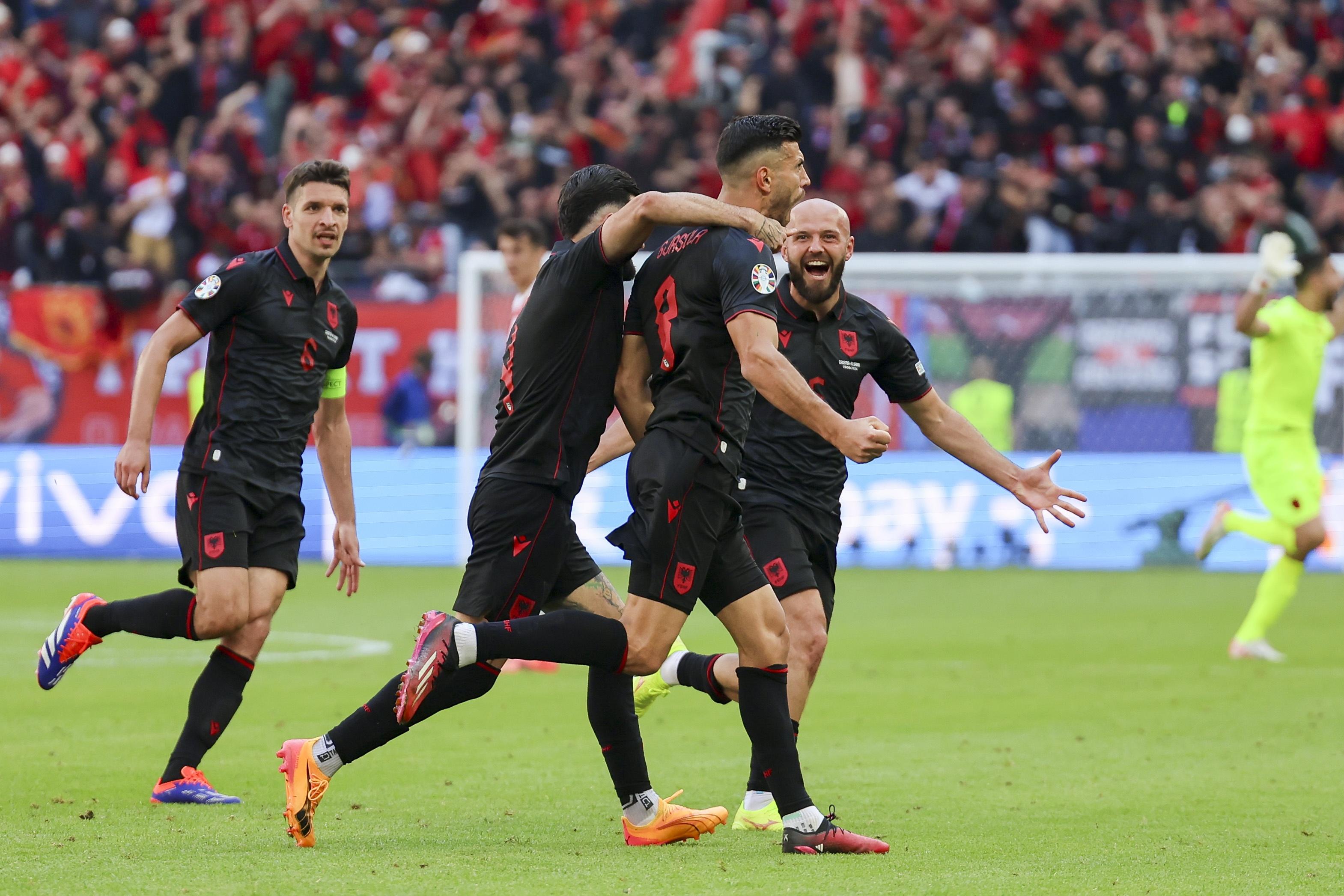 包含阿尔巴尼亚队实力不俗,向冠军之路前进的词条 包含阿尔巴尼亚队实力不俗,向冠军之路前进的词条