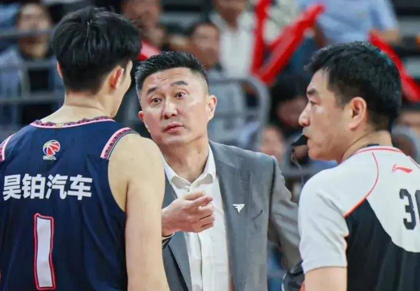 九游体育亚洲官网-霍夫豪斯继续发光发热，实现两连胜的简单介绍