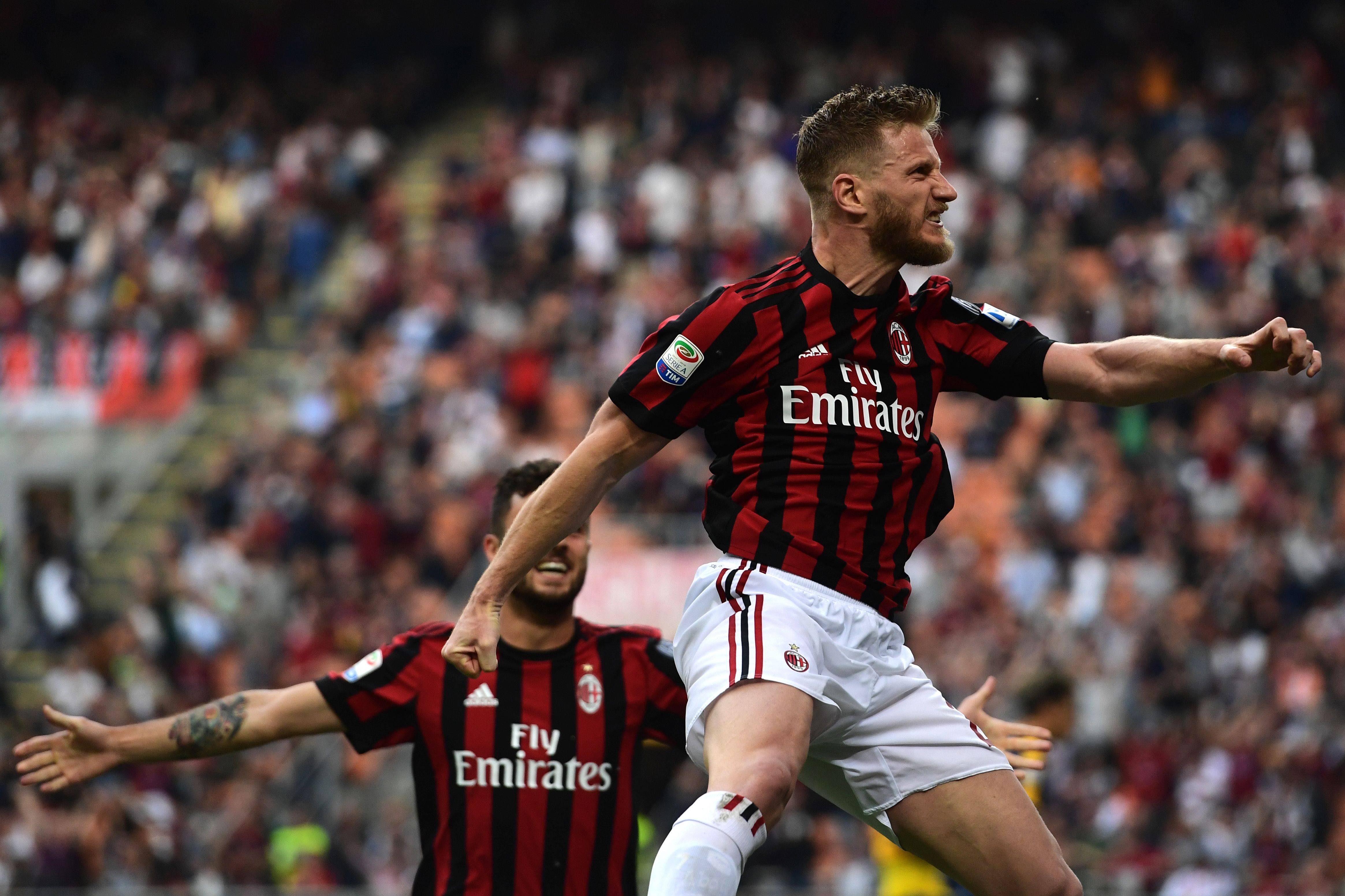 关于AC米兰击败强敌，登顶意甲榜首的信息