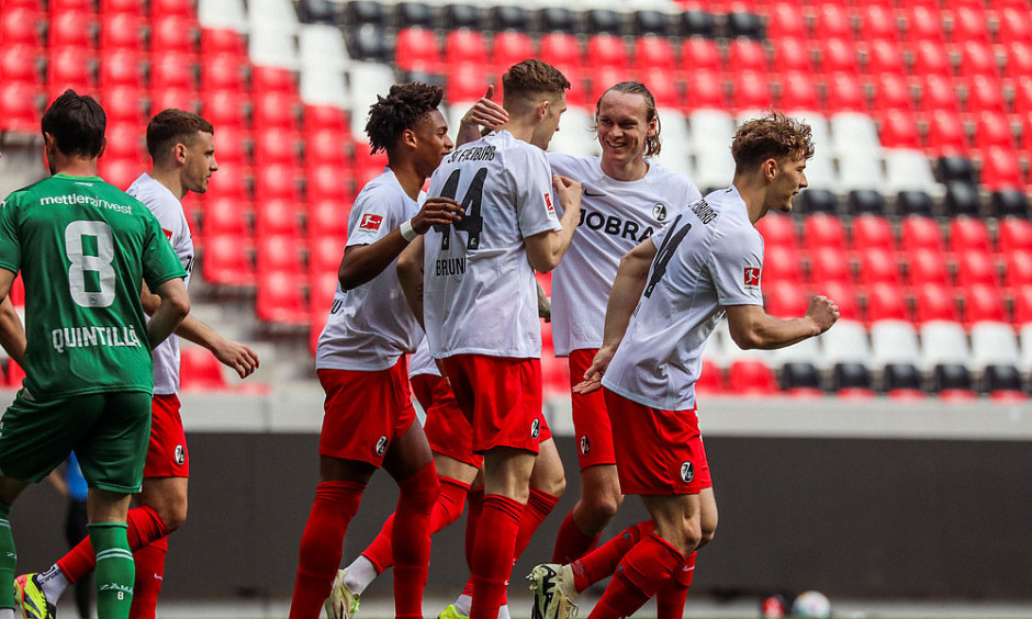 弗赖堡队取得重要胜利迈向联赛冠军的简单介绍