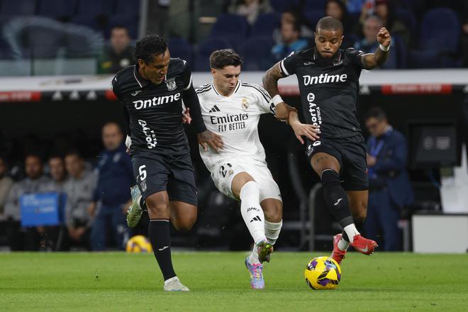 -莱加内斯门将神勇扑出点球，力挽狂澜