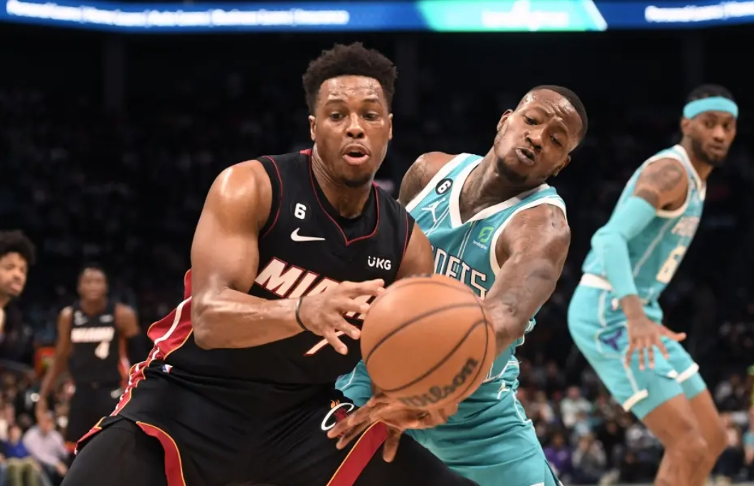 包含黄蜂队后卫状态神勇独揽胜利的词条