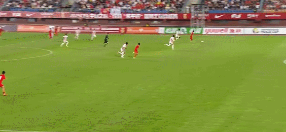 比赛中球队发挥失常，输掉胜利