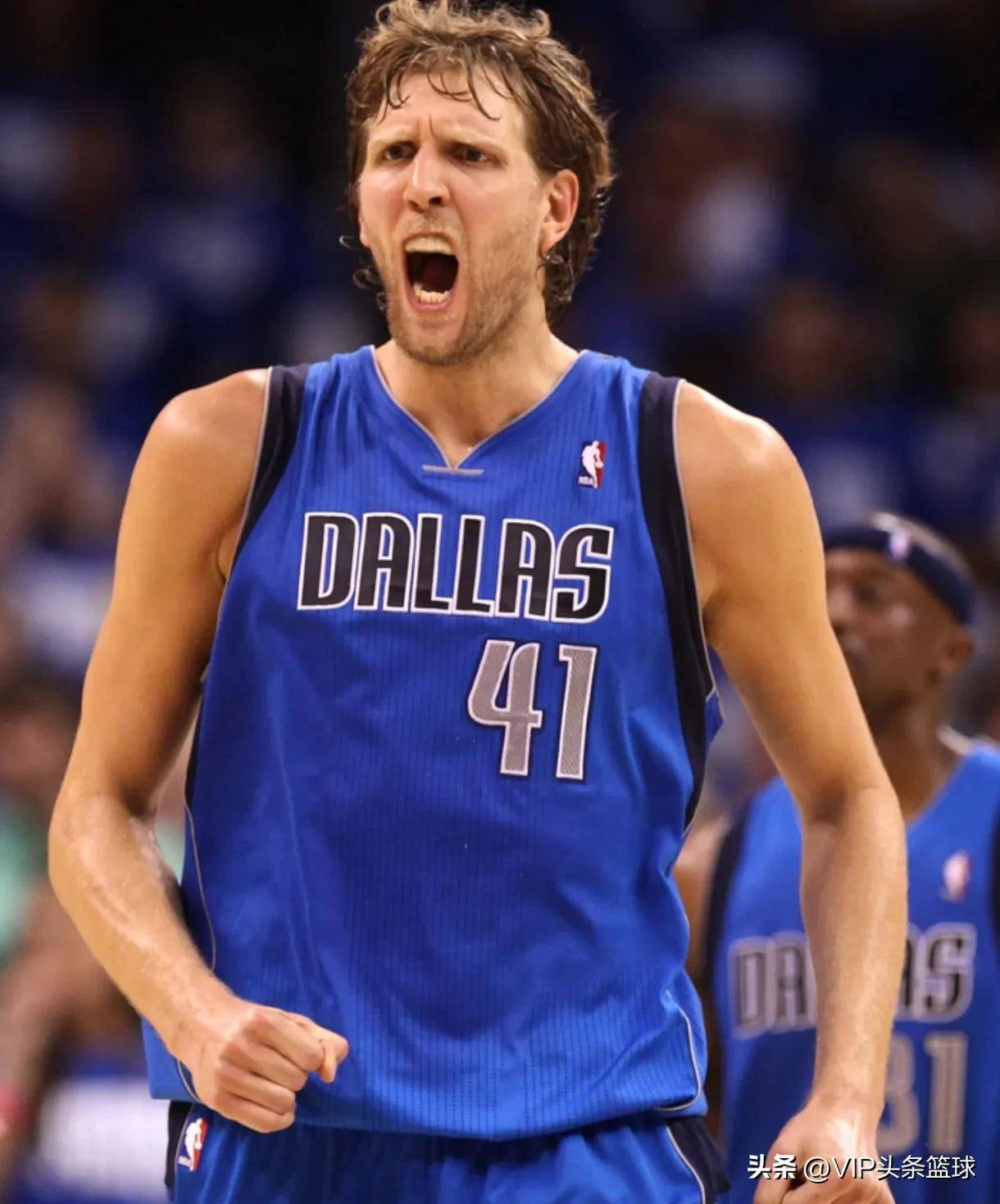 九游体育官网-球员拼尽全力，赛场上风起云涌，现场观众热情不减的简单介绍