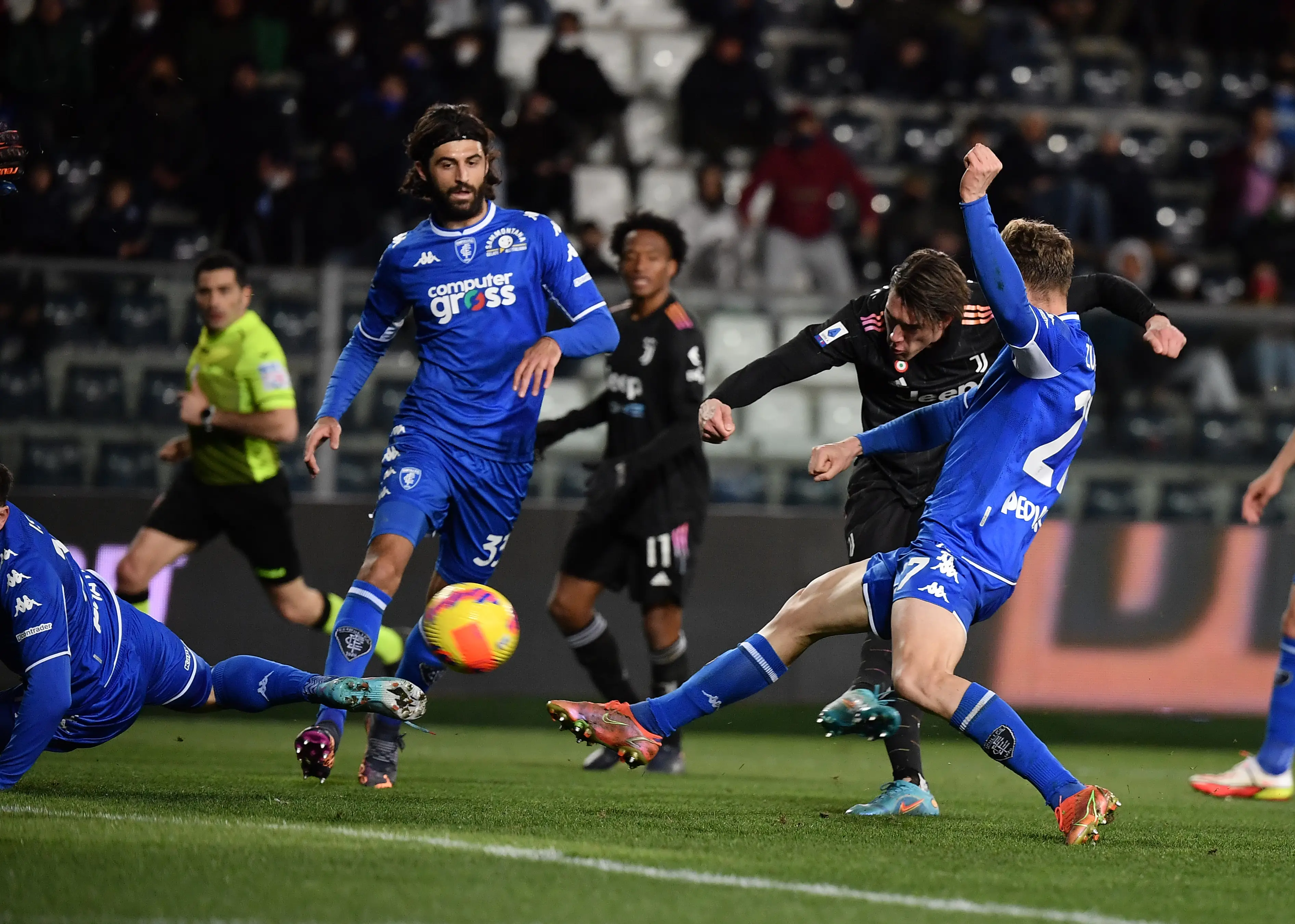 意甲球队为了荣誉而战,全力以赴! 意甲球队为了荣誉而战,全力以赴!