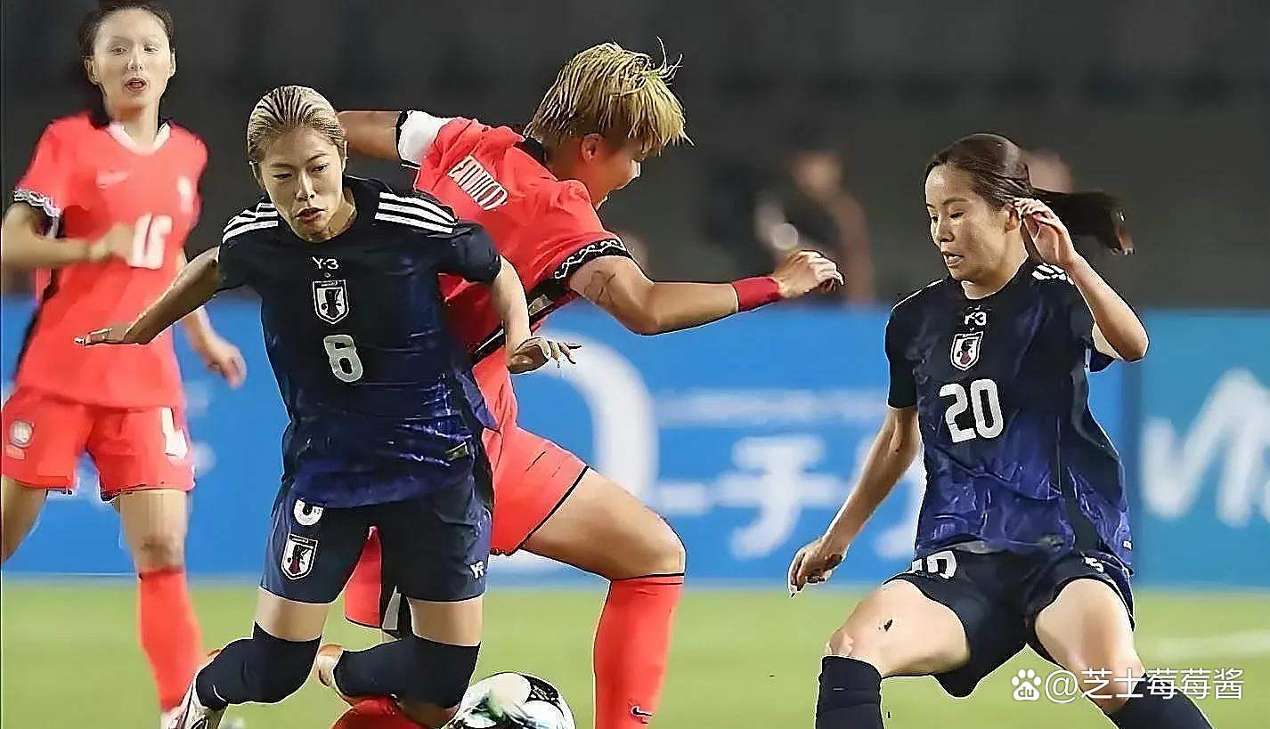 -美洲女足比赛吸引球迷狂热关注，胜负悬念不断