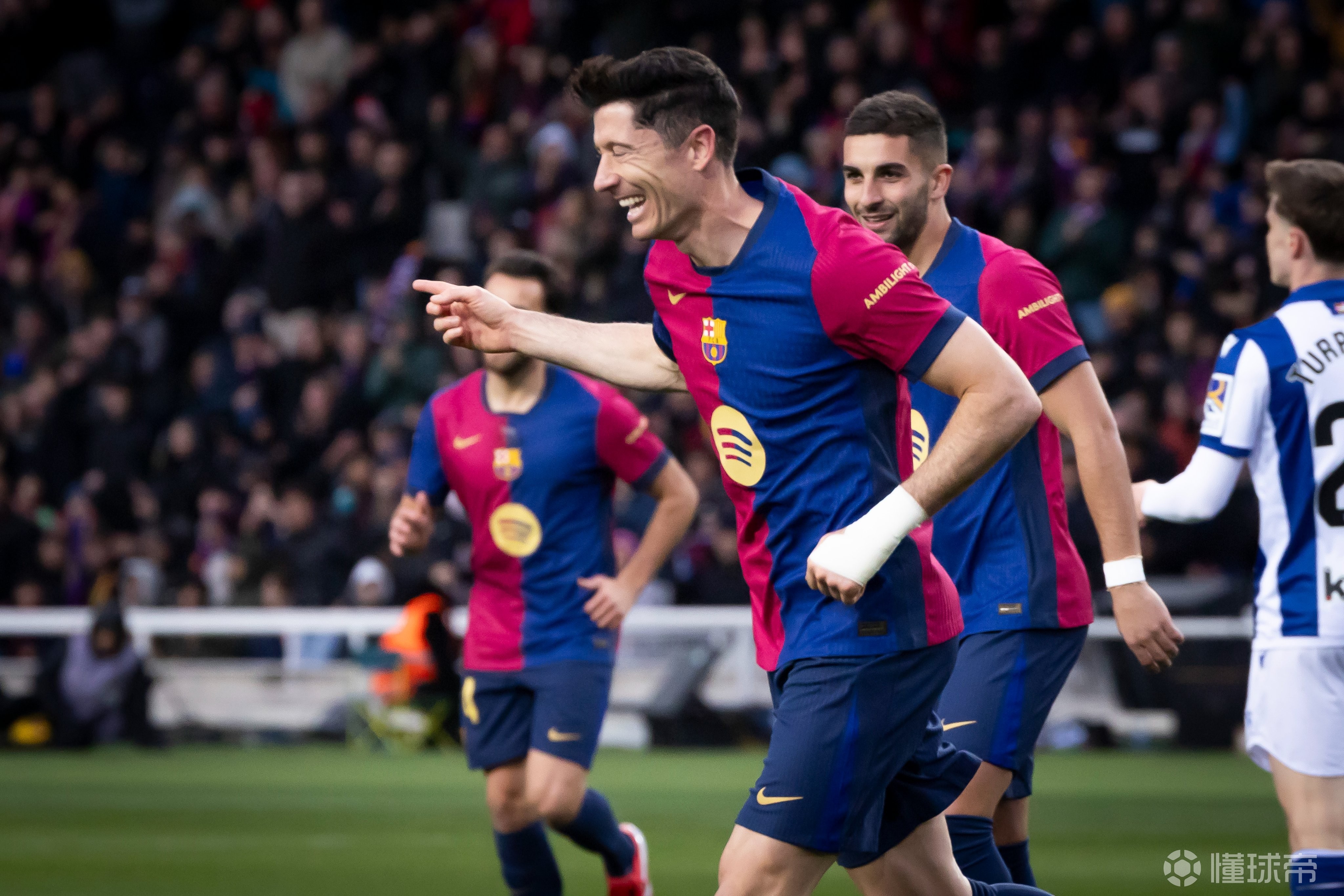 -巴萨球员表现出色，助球队取胜