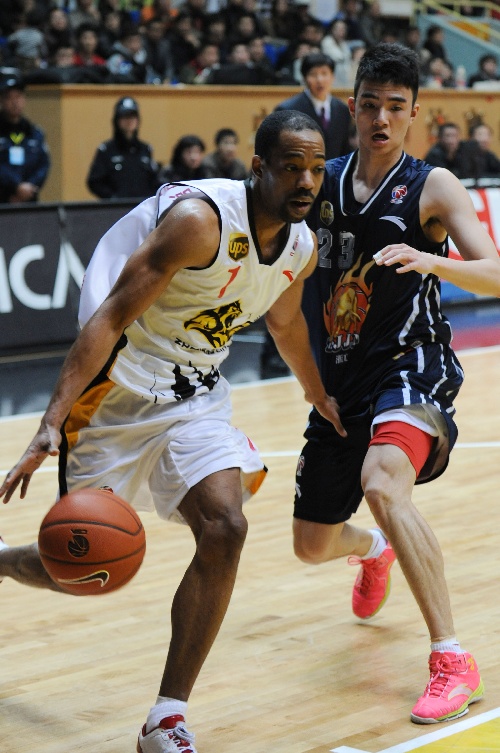 包含国王队球员突破自我刷新职业记录的词条