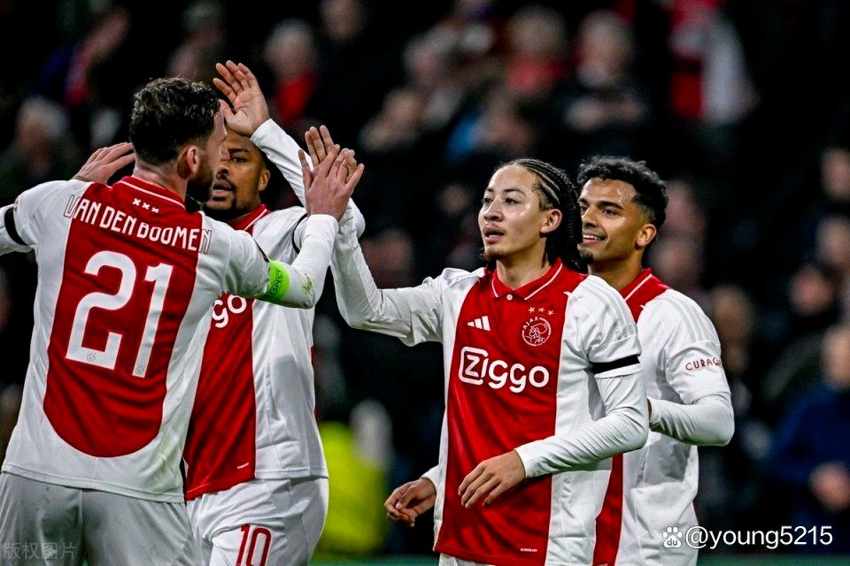 阿贾克斯新星闪耀欧洲赛场，受到媒体热议的简单介绍