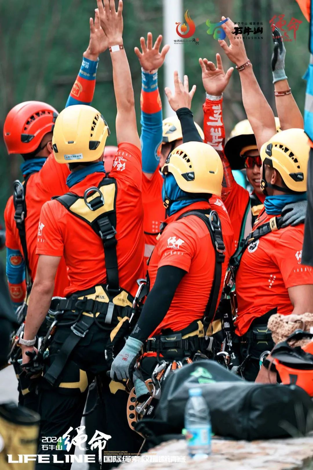 球员在比赛中突破困境，全力以赴拼搏