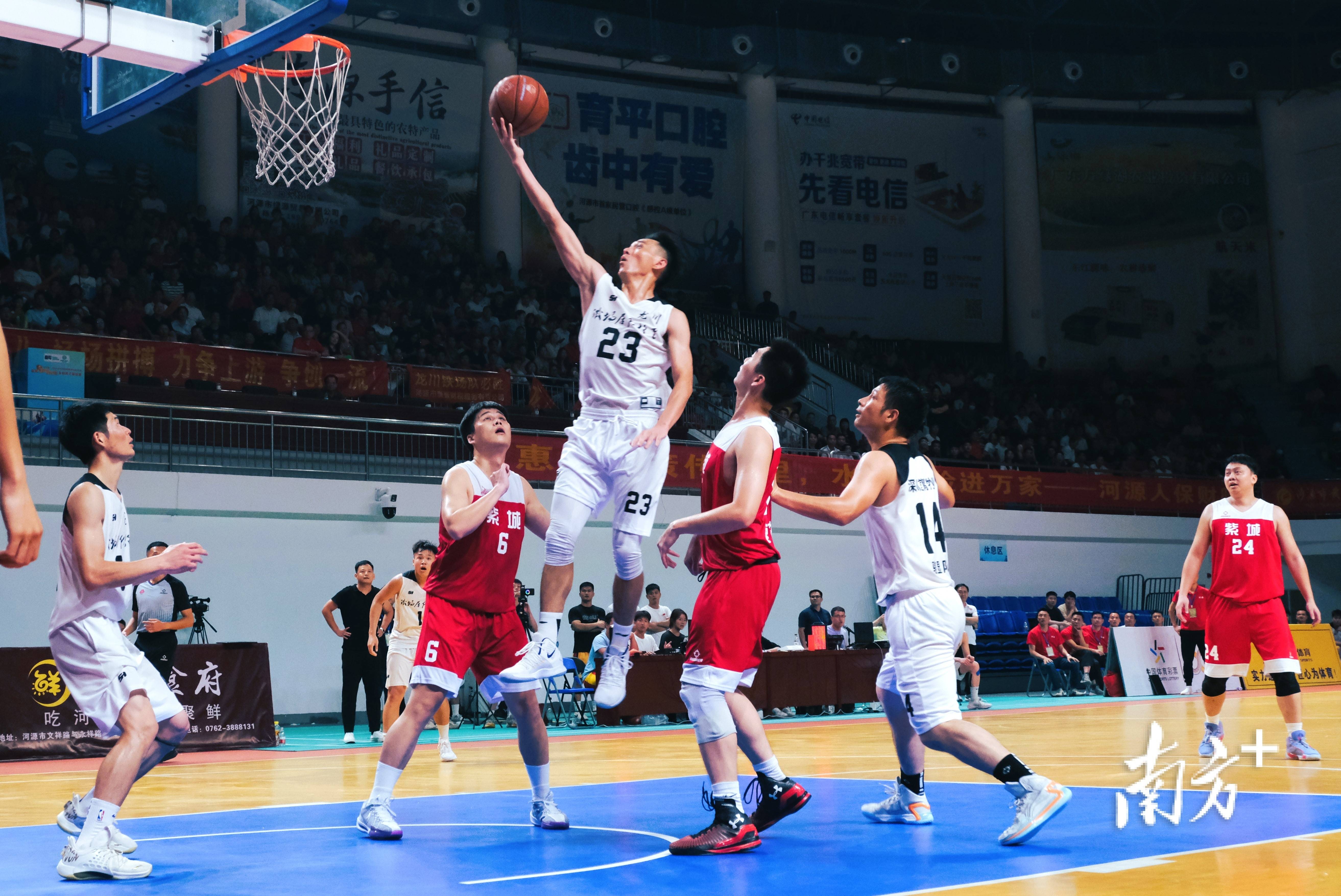 九游体育登录-火爆篮球场面令人惊叹，动人心弦