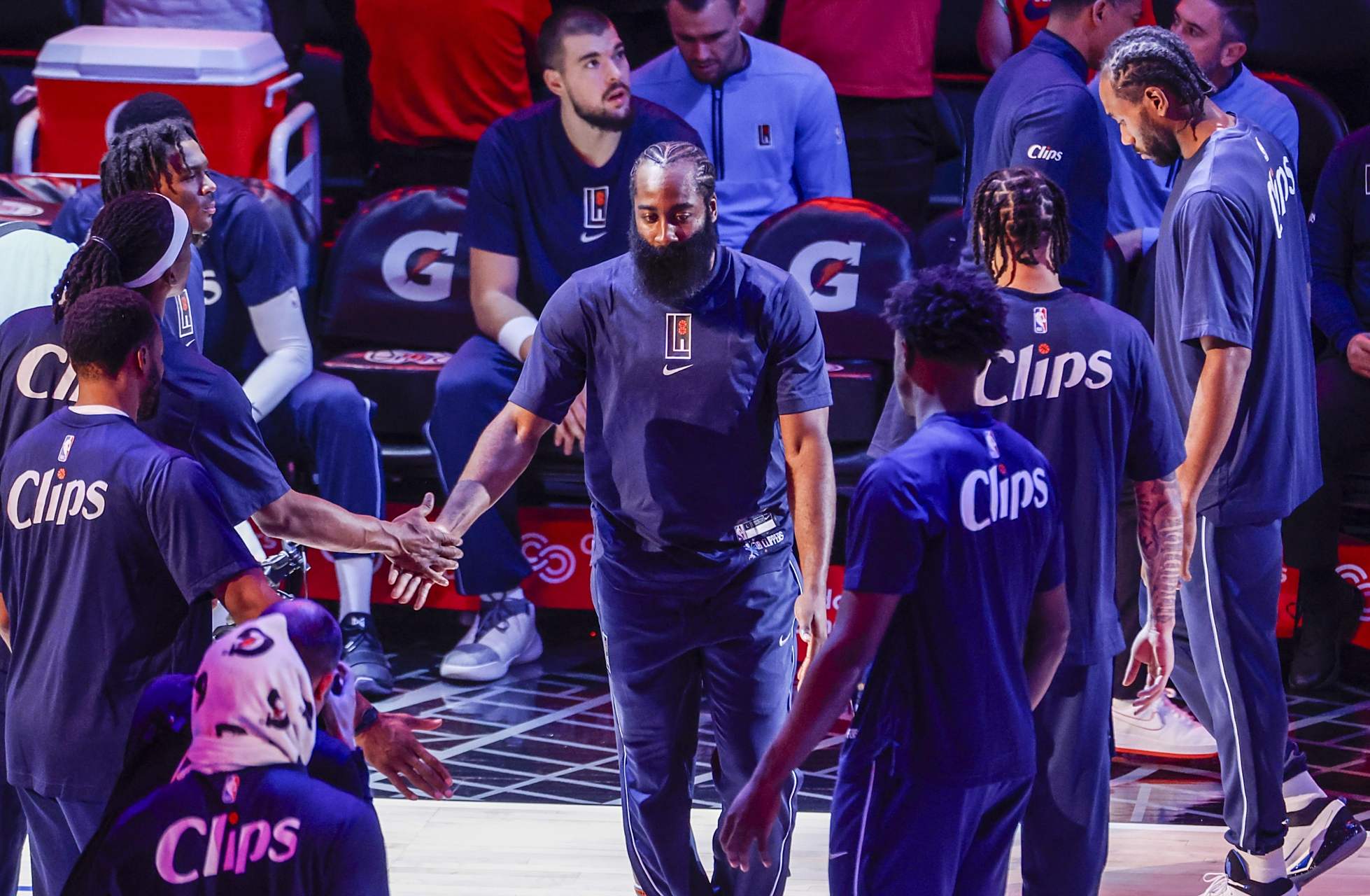 惊险连连！球队连番失误，险些失利