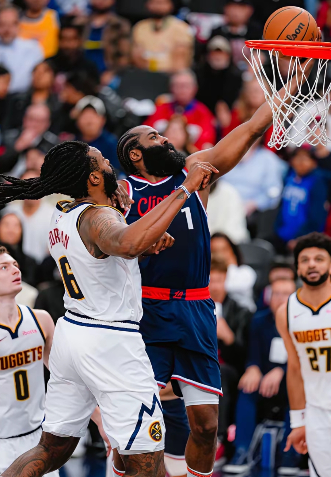 关于快船客场胜出争夺席位，赢得关键分的信息