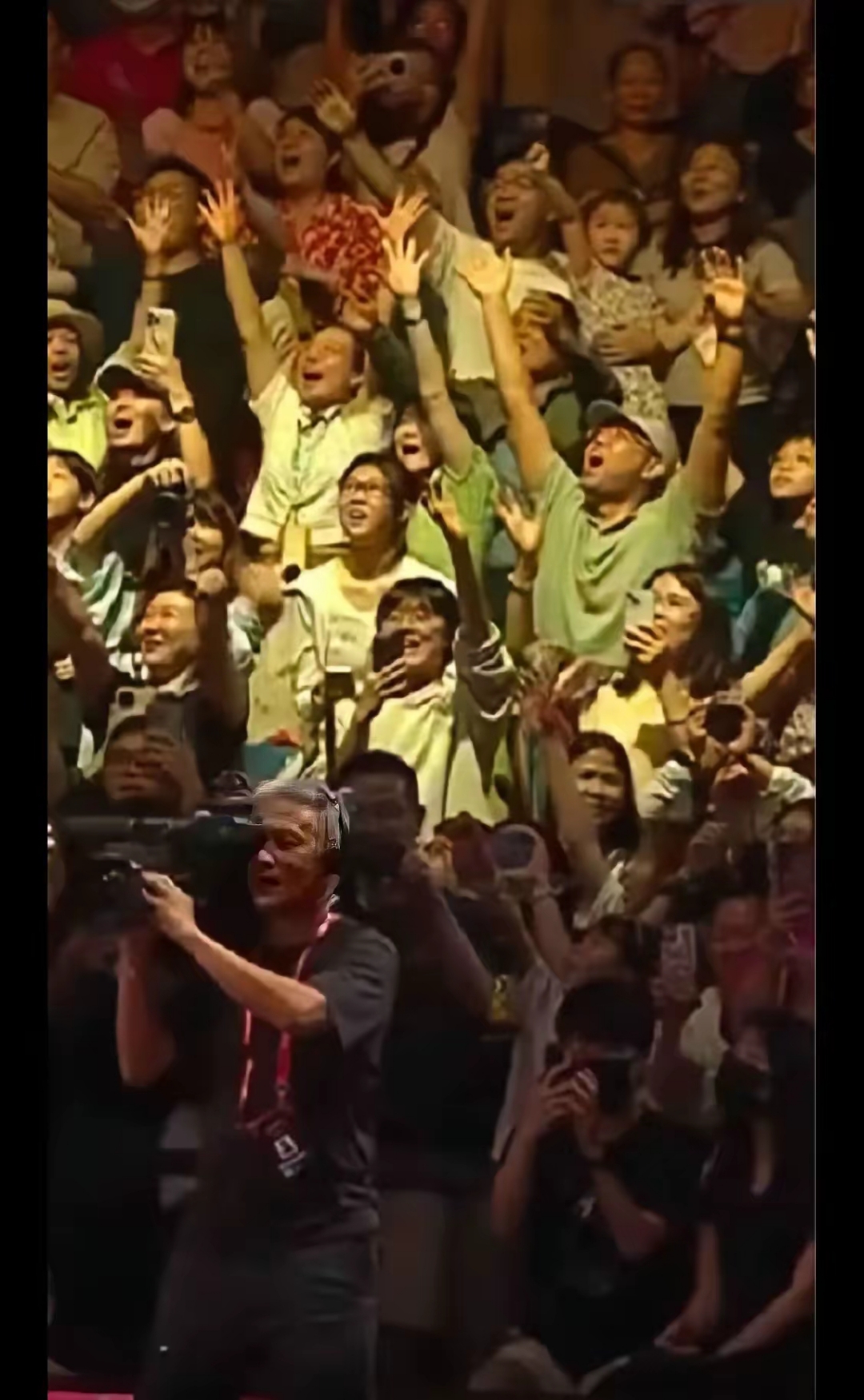 包含激情飞扬,球场上的每一场比赛都扣人心弦的词条 包含激情飞扬,球场上的每一场比赛都扣人心弦的词条