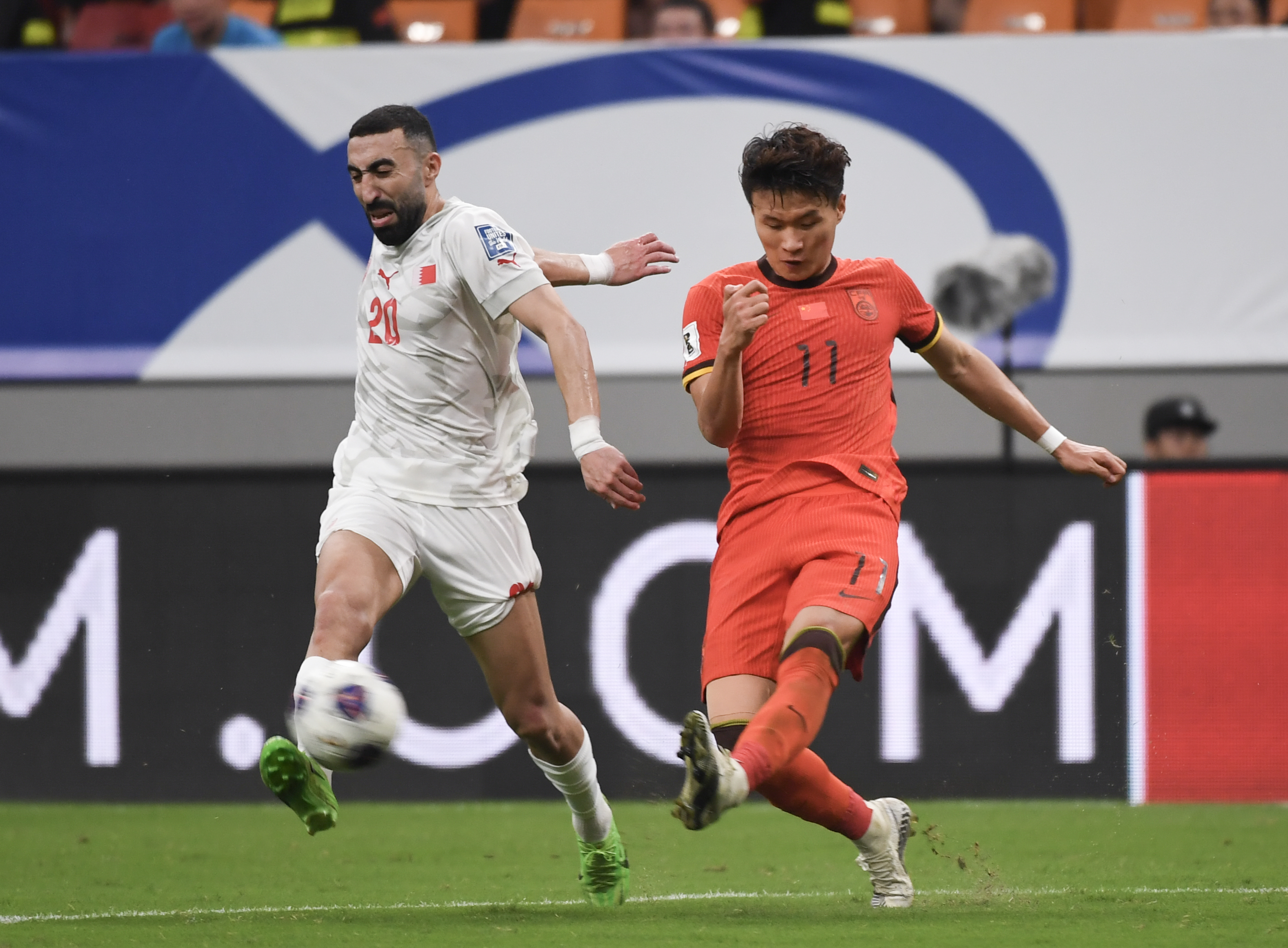 球队在最新比赛中击败强劲对手